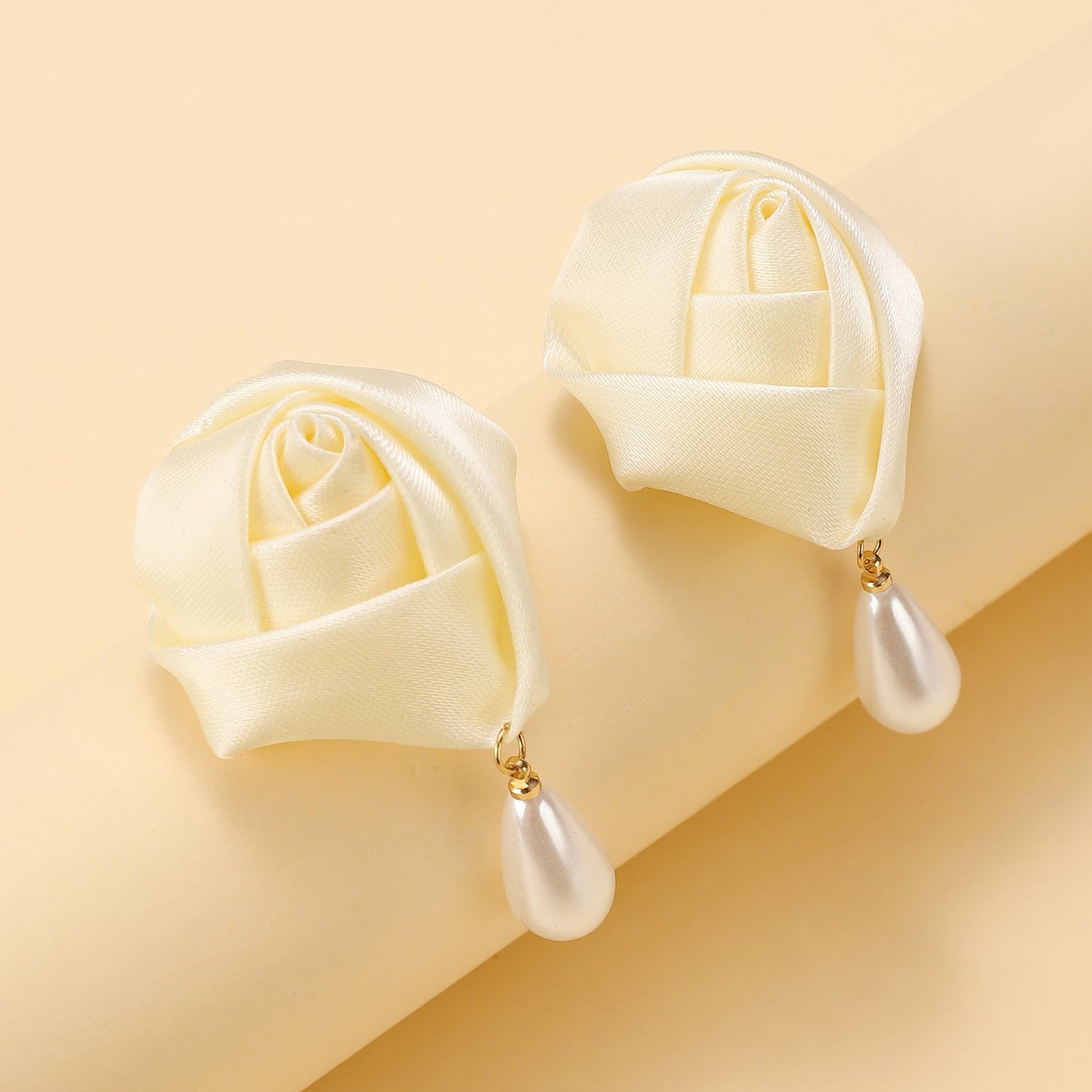 Adorá Banquet Rose Pearl Earrings