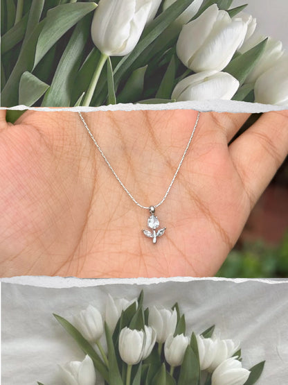 Amoré | Tulip Necklace